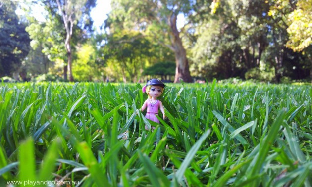 Minifigs at Botanic Garden (10)