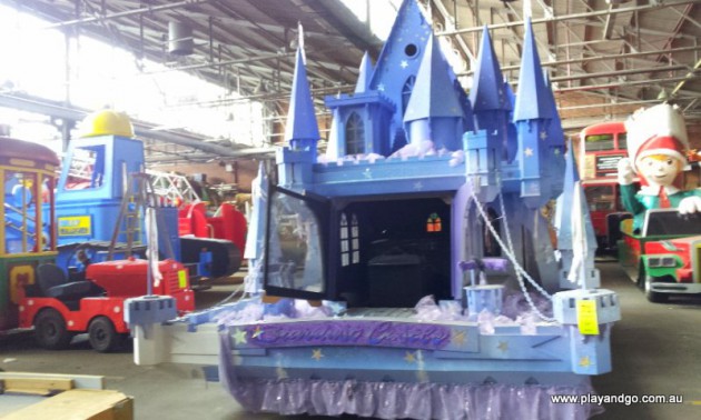 Christmas Pageant floats Stardust Castle (1)