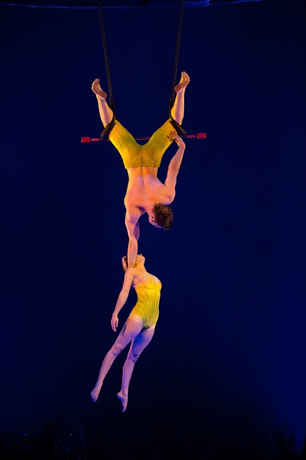 TOTEM acrobats SA14209_v5