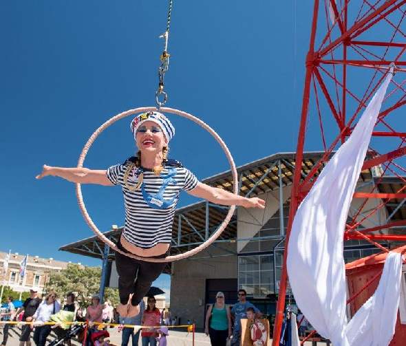 portfestival-acrobatHoop