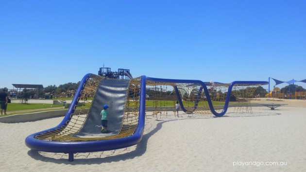 are dogs allowed at st kilda playground