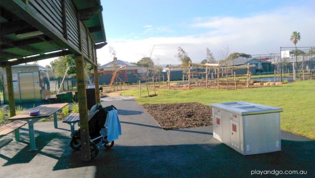 Jervois St bbq picnic table