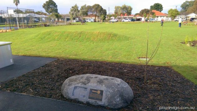 Jervois St grassy mound