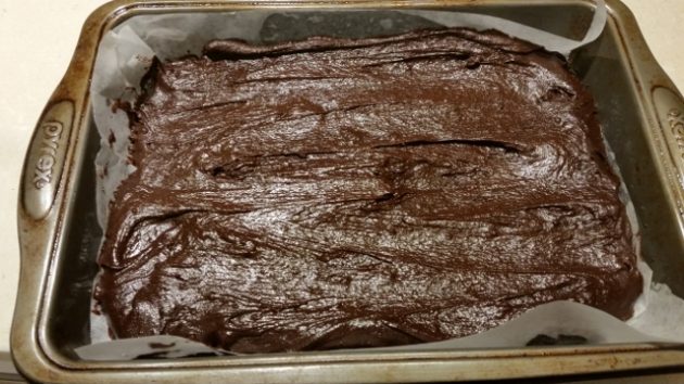 chocolate brownies in tin