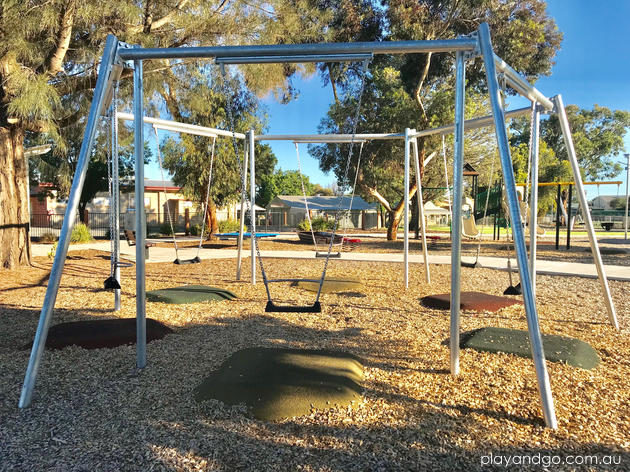 Loxton Playground multi swings