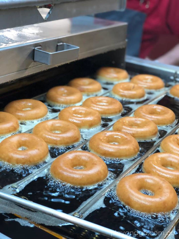 Krispy-Kreme-original-glazed-doughnuts