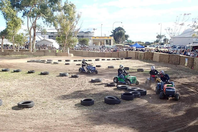 Mowers at Meningie