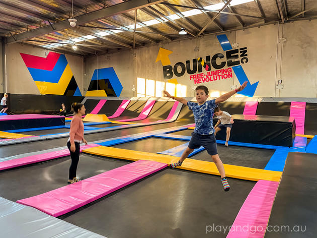 Indoor bouncing outlet