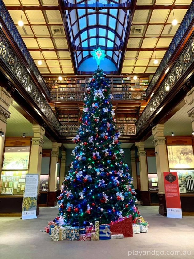 Giant Christmas Tree at the Mortlock | State Library of South Australia