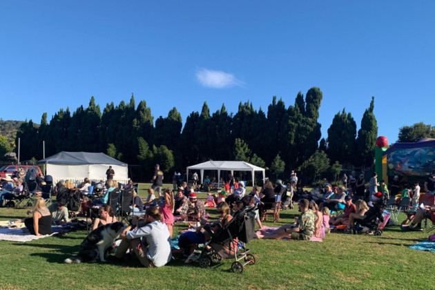 carols on the oval