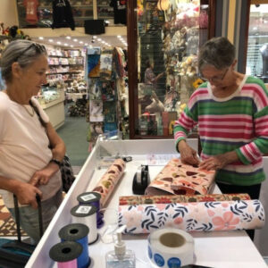 minda gift wrapping mothers day