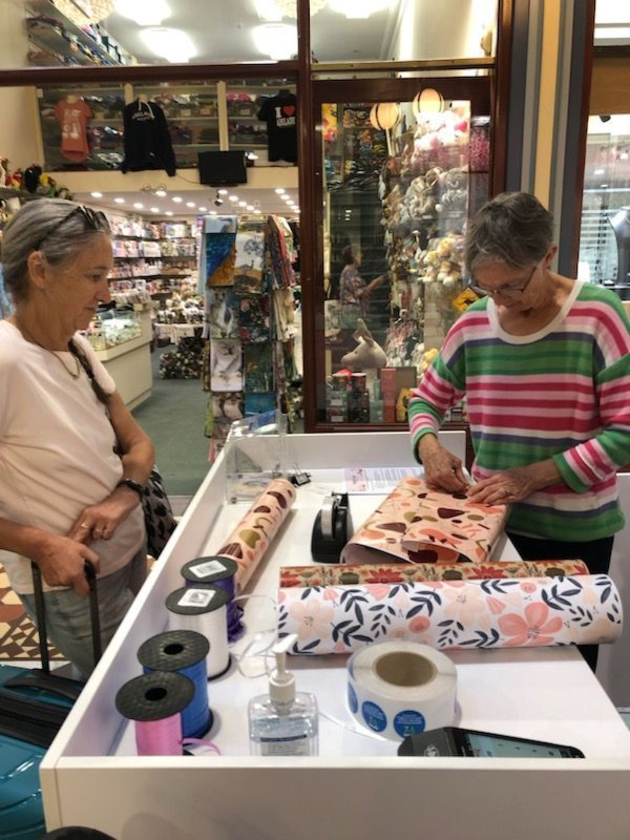 minda gift wrapping mothers day