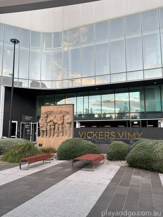 vickers vimy outside