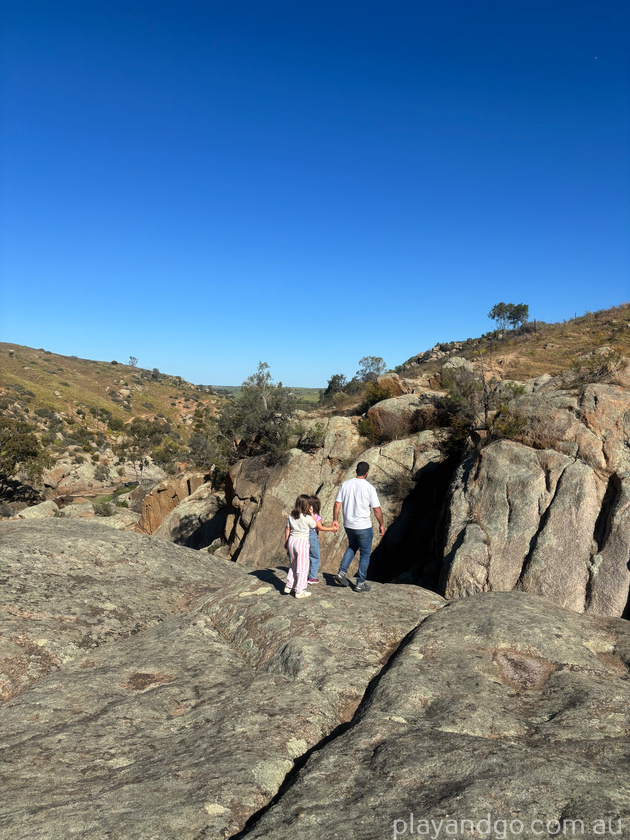 mannum waterfall rocks